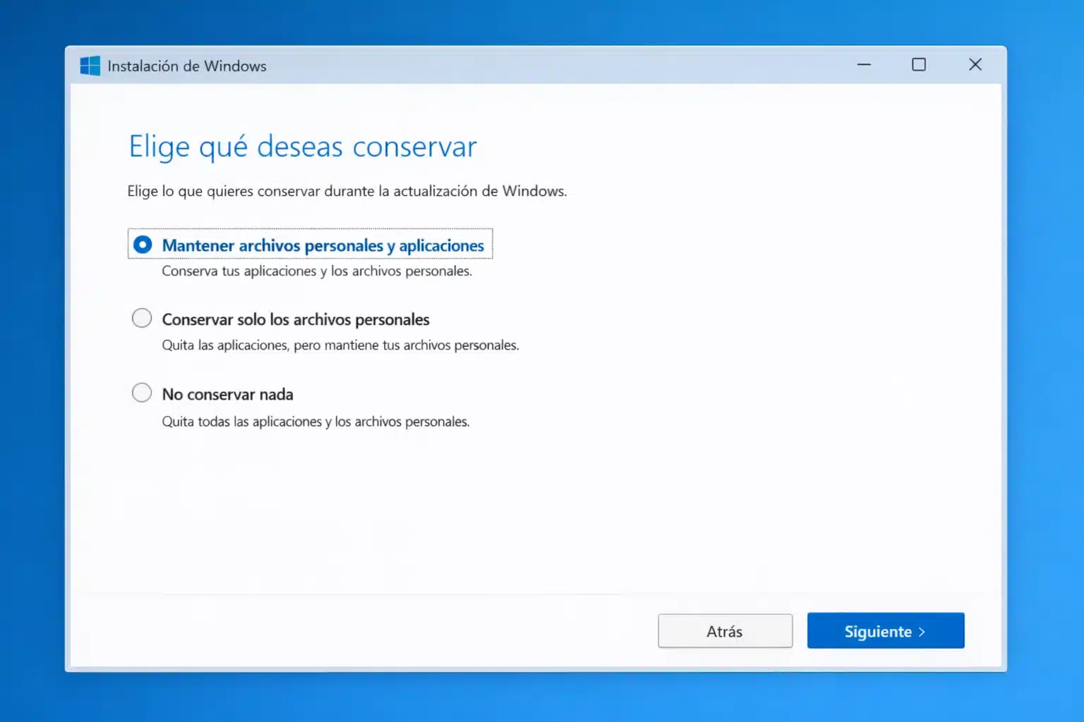 Asistente de instalación de Windows mostrando la opción de mantener archivos y aplicaciones