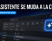 Arte editorial sobre el asistente de inteligencia artificial sumándose a la cinta del correo de escritorio