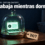 Ilustración: de noche, sobre una mesa de luz de nogal, una campana de vidrio encierra una computadora portátil en miniatura encendida, cuya pantalla verde es la única luz de la escena; atada a la base, una etiqueta de cartulina dice «24/7». Arriba, en una franja azul oscuro, el logo de OpenAI, el texto «OpenAI · dots en ChatGPT» y el titular «Trabaja mientras dormís».